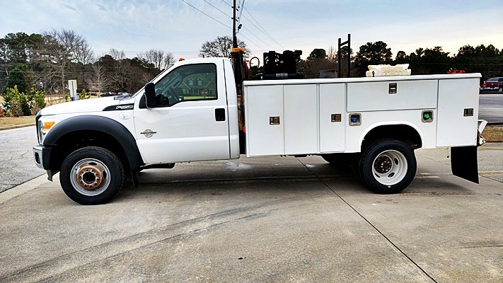 2016 Ford F-550 - Photo 6
