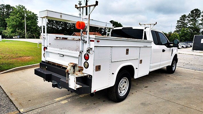 Ford F350SD photo 9