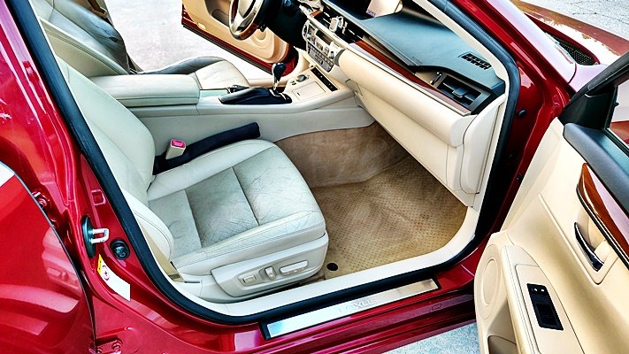 Lexus ES 300h photo 15