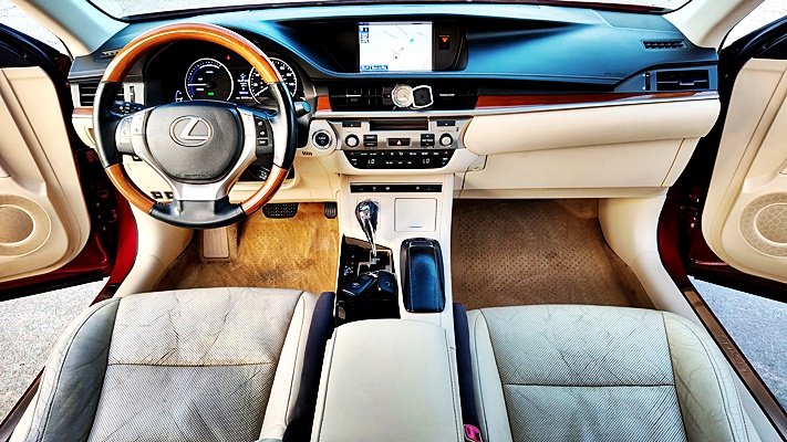 Lexus ES 300h photo 14