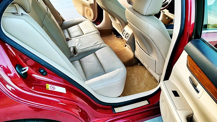 Lexus ES 300h photo 17