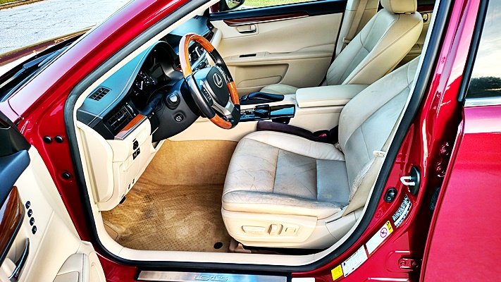 Lexus ES 300h photo 13