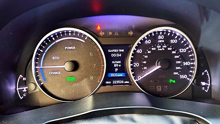 Lexus ES 300h photo 18