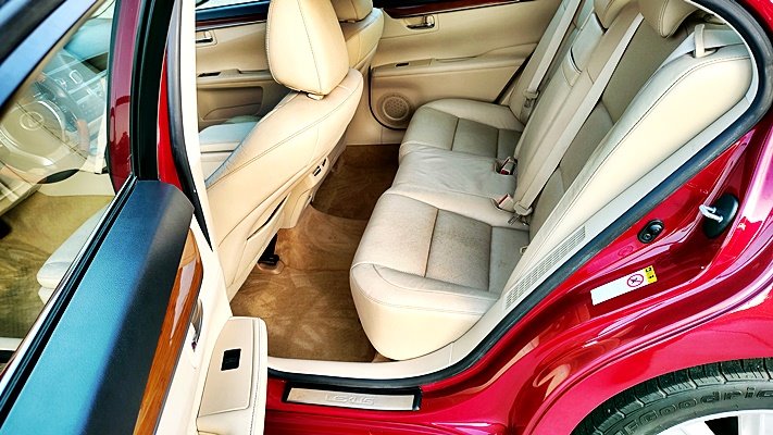 Lexus ES 300h photo 16