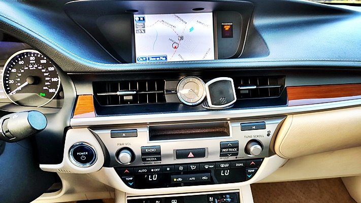 Lexus ES 300h photo 19