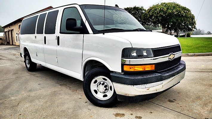 Chevrolet Express photo 2