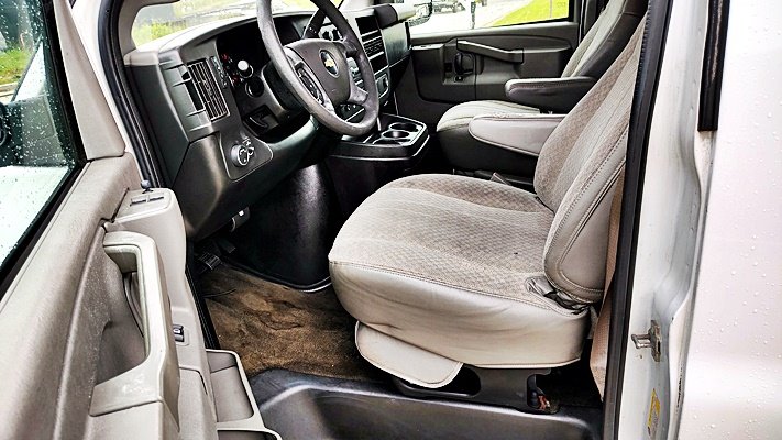 Chevrolet Express photo 13