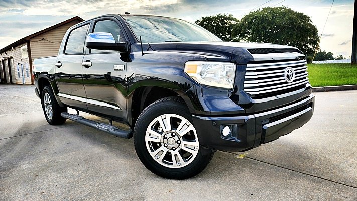 Toyota Tundra photo 2