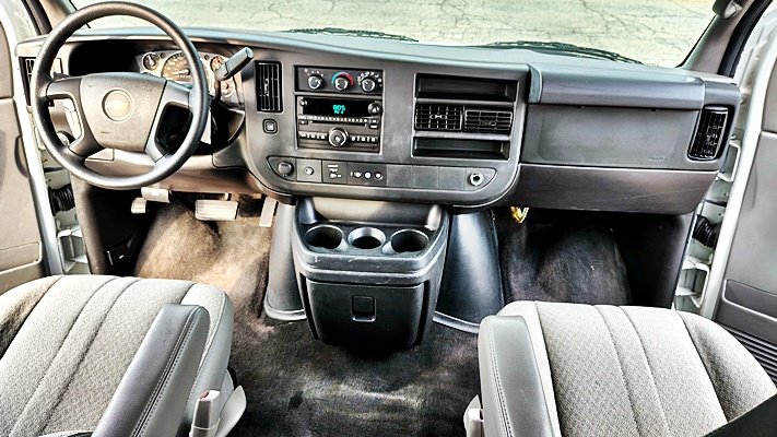 Chevrolet G3500 Vans photo 14