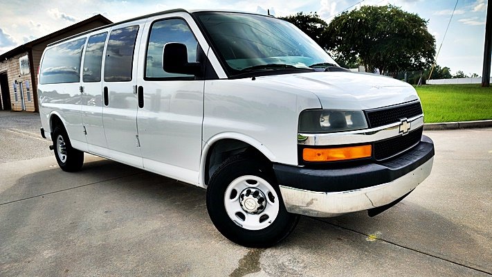 Chevrolet G3500 Vans photo 2