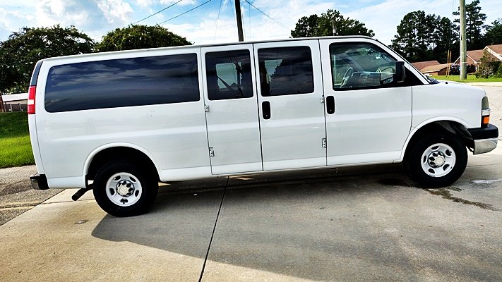 Chevrolet G3500 Vans photo 10