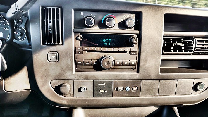 Chevrolet G3500 Vans photo 19