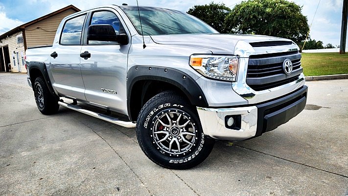 Toyota Tundra photo 2
