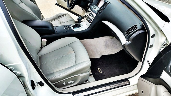 Infiniti G37 photo 15