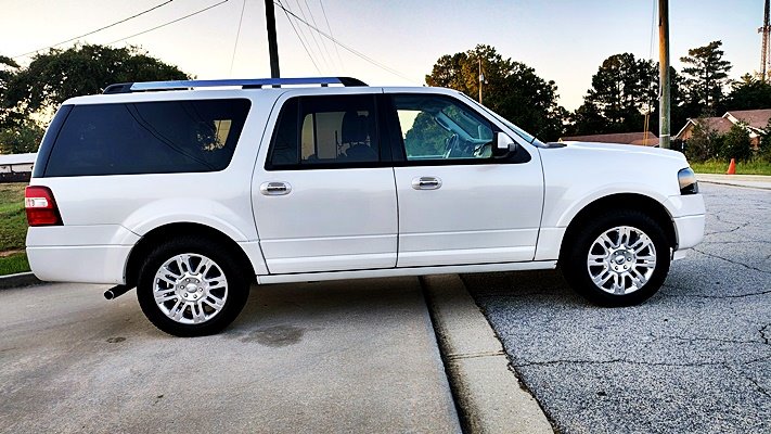 Ford Expedition EL photo 10