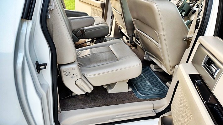 Ford Expedition EL photo 17