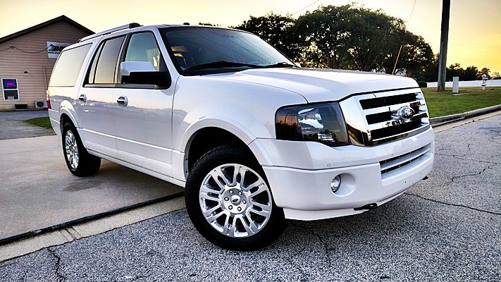 Ford Expedition EL photo 2