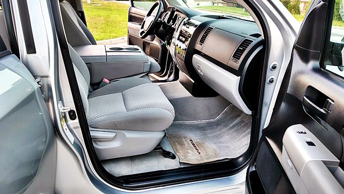Toyota Tundra photo 15