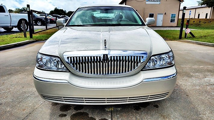 Lincoln Town Car photo 12