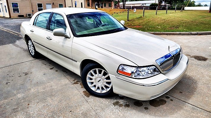 Lincoln Town Car photo 4
