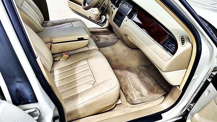 Lincoln Town Car photo 15