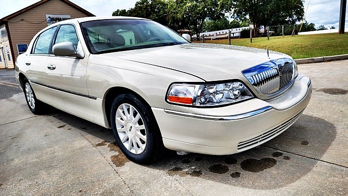 Lincoln Town Car photo 11