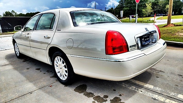 Lincoln Town Car photo 7