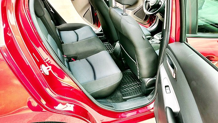 Toyota Yaris photo 17