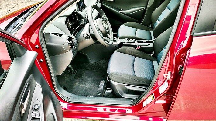 Toyota Yaris photo 13