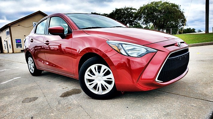 Toyota Yaris photo 2