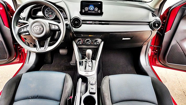 Toyota Yaris photo 14