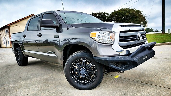 Toyota Tundra photo 2