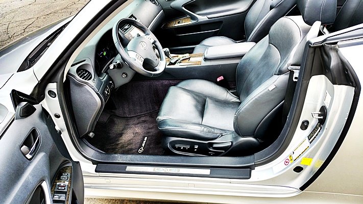 Lexus IS photo 13