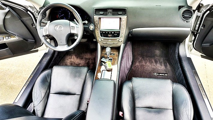 Lexus IS photo 14