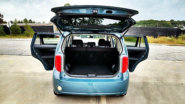 Scion xB photo 20