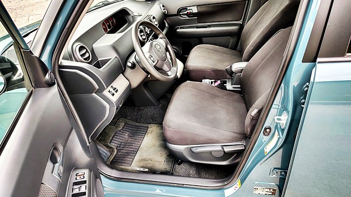 Scion xB photo 13